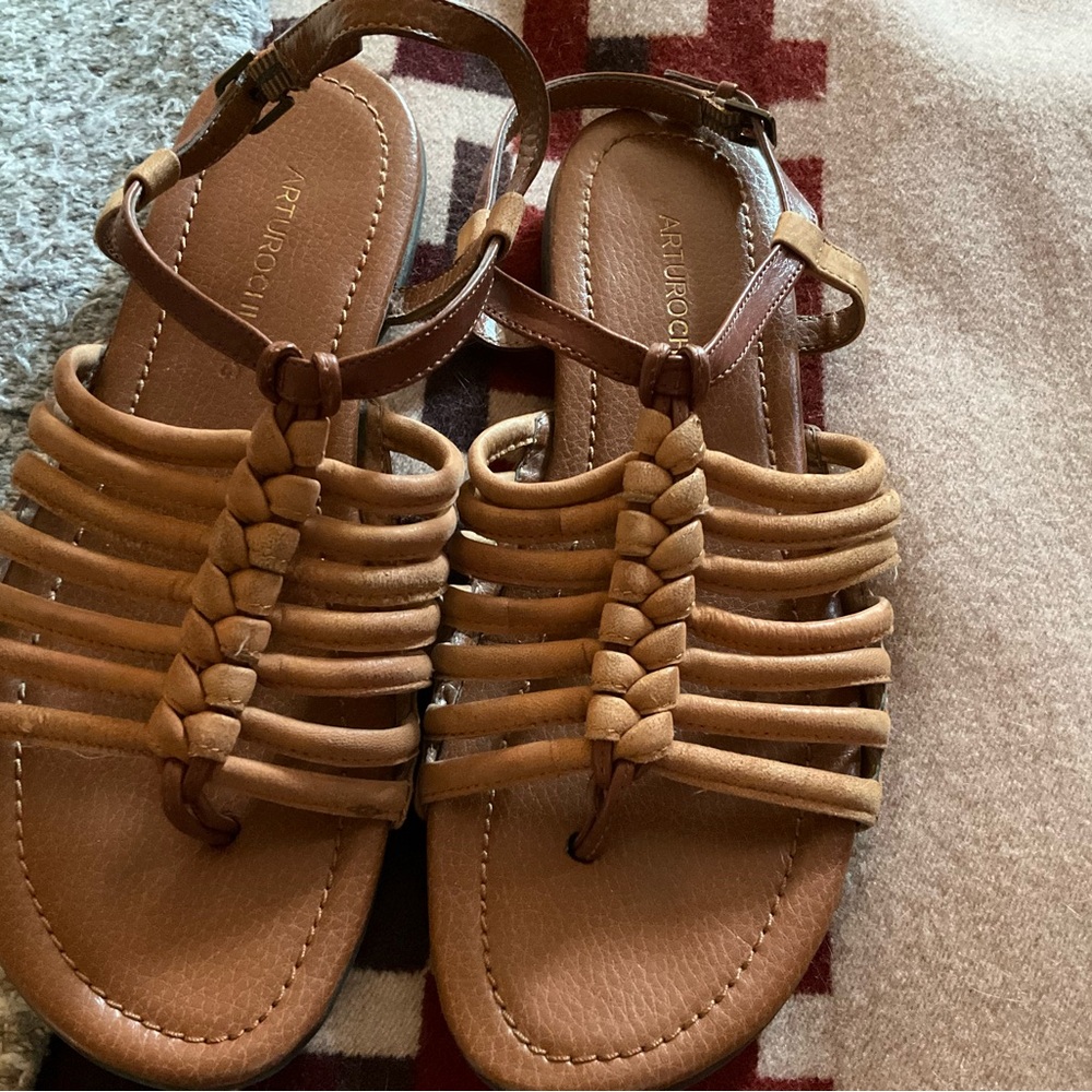 Arturo Chiang Leather Sandals